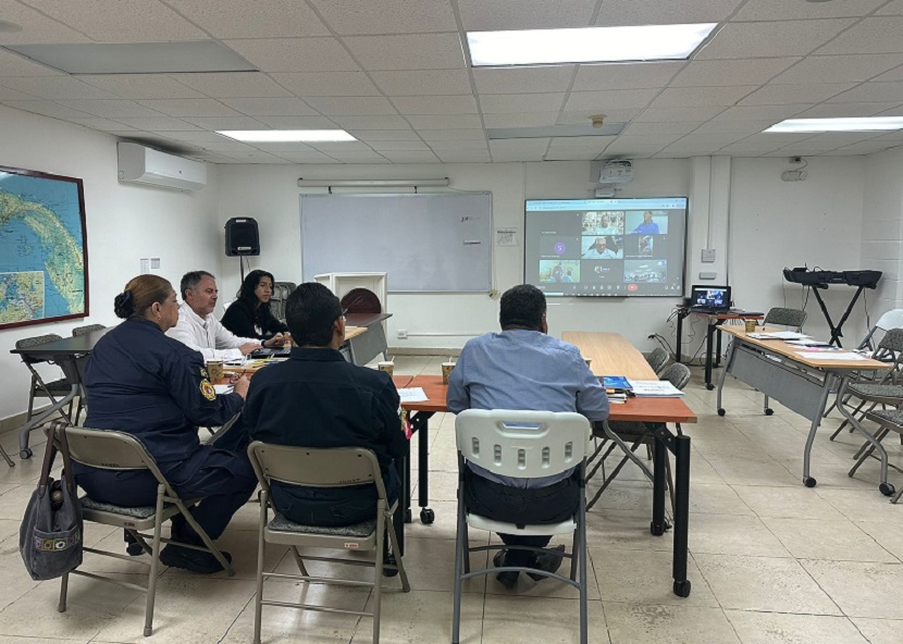 Funcionarios de la AMP se preparan para simulacros en casos de tsunamis  en el distrito de Barú. Foto: Cortesía/AMP.