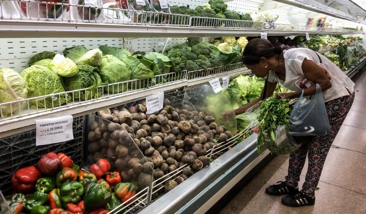 Leche en polvo, coditos, tuna, sardina y carne molida, son algunos productos del control de precios. archivo