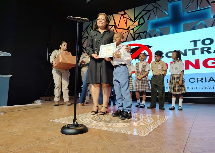 El estudiante Ismael Howard de la Escuela Porfirio Meléndez fue el ganador del concurso. Foto: Diomedes Sánchez S.