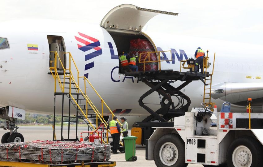 Transporte de carga en el  Aeropuerto de Tocumen. Foto: Cortesía