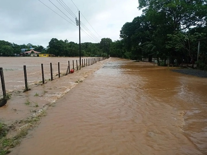 Una de las recomendaciones es no cruzar ríos, ni quebradas acrecentadas. Foto: Sinaproc