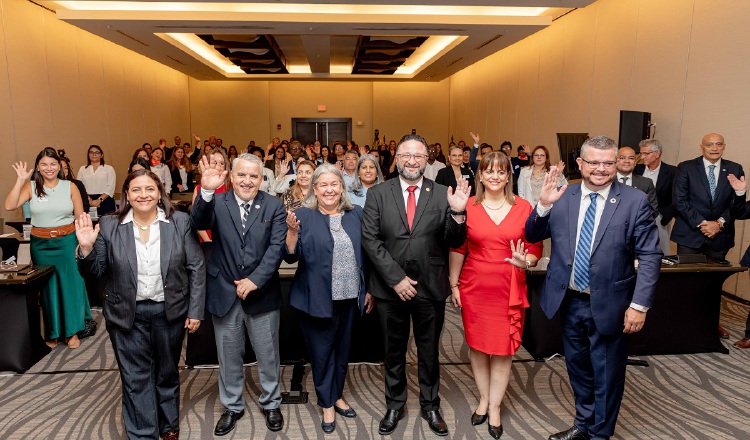 Autoridades gubernamentales e internacionales durante el lanzamiento del taller en Panamá.  Cortesía