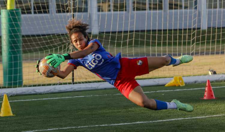 Vaneska Domínguez, durante los entrenamientos de la selección femenina de fútbol de  Panamá . Foto: Cortesía