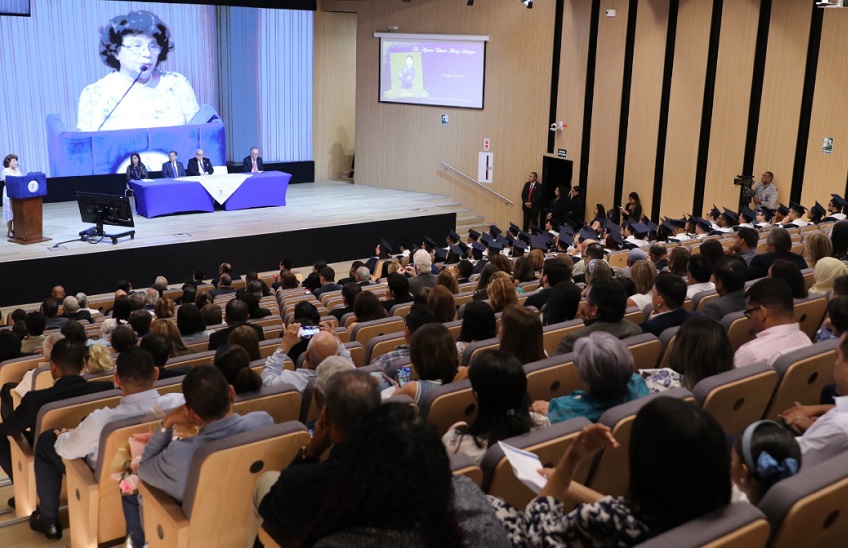 Durante el acto de graduación. Foto: Cortesía