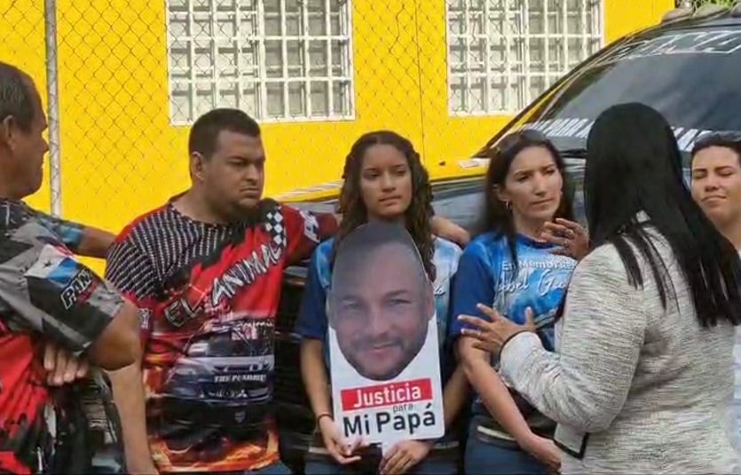  Familiares de Gallardo llegaron al sitio, incluyendo varios compañeros del deporte de la velocidad. Foto Thays Domínguez