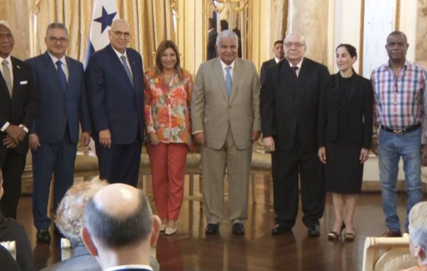 Acto de la toma de posesión para la puesta en valor y conservación de monumentos históricos.