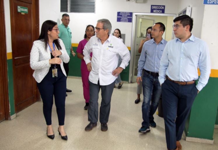 Recorrido en varias instalaciones de salud. Foto: Cortesía