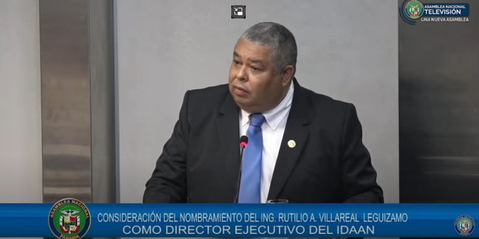 Rutilio Villareal en su comparecencia ante la comisión de Credenciales. 