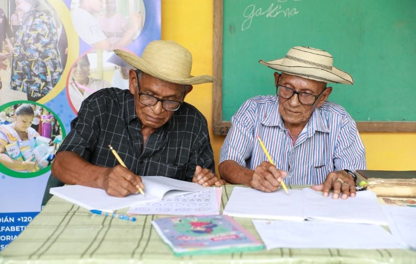 En los primeros mese de este año se ha logrado alfabetizar a 672 personas. Foto: Cortesía Mides