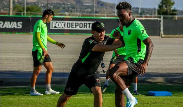 El panameño José Luis 'Puma' Rodríguez en los entrenamientos de su nuevo equipo FC Juárez. Foto: @fc_juarez