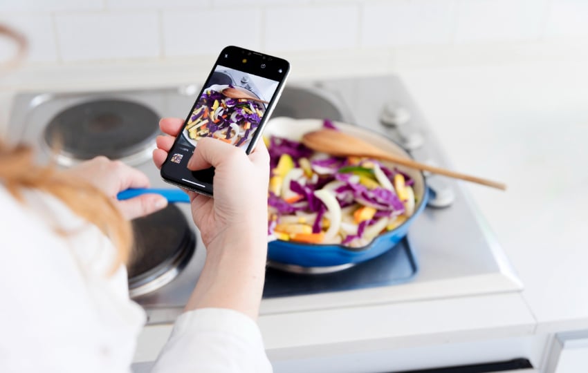 TikTok es de las plataformas favoritas para publicar contenido culinario. Foto: Ilustrativa / Freepik