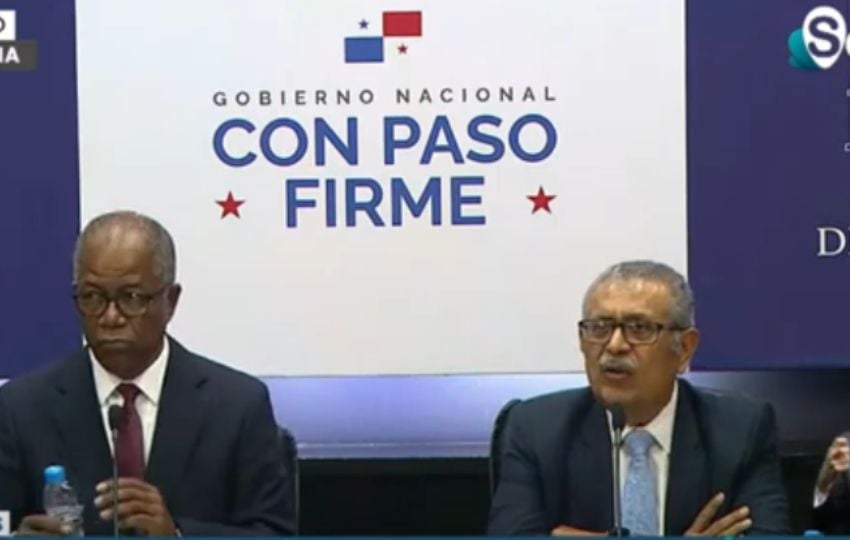    El subdirector de la CSS, Rogelio Gordón junto a Francisco Bustamante miembro de la mesa de IVM.