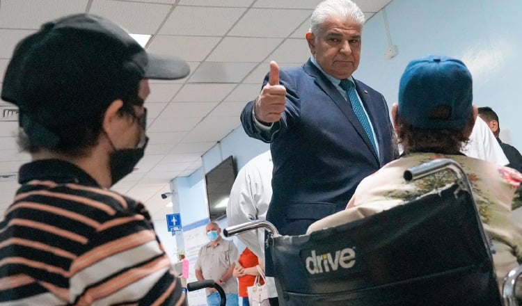 El presidente José Raúl Mulino visitó ayer las instalaciones de la Caja de Seguro Social. Cortesía