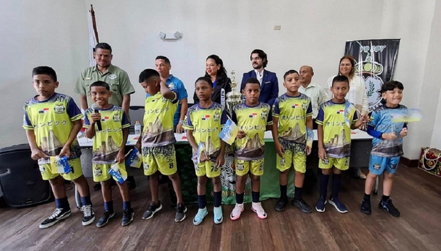  Niños colonenses del Olympic Colón F.C. del corregimiento de San Juan competirán en Fútbol Sala en Rusia. Foto: Diomedes Sánchez 