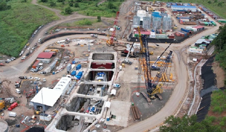 Vista aérea del foso de ataque, donde inicia su trabajo la tuneladora, en el área de Farfán. cortesía: metro de panamá