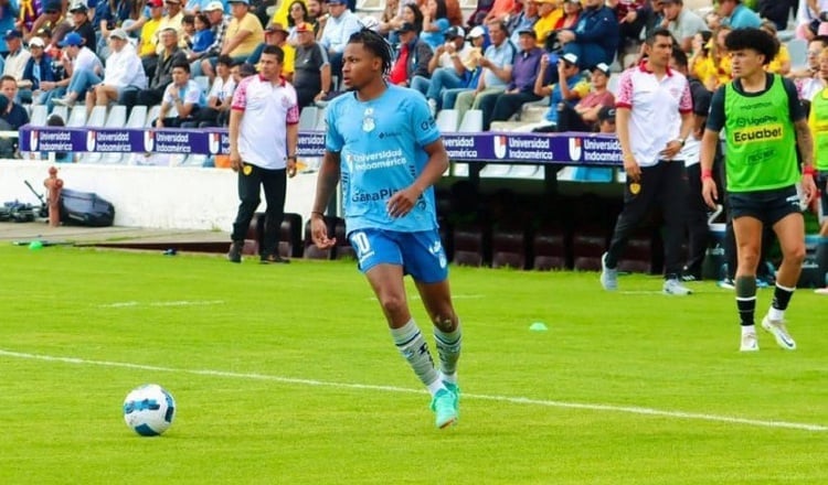 Janpol Herrera juega para el Macará de Ecuador: Foto: Instagram