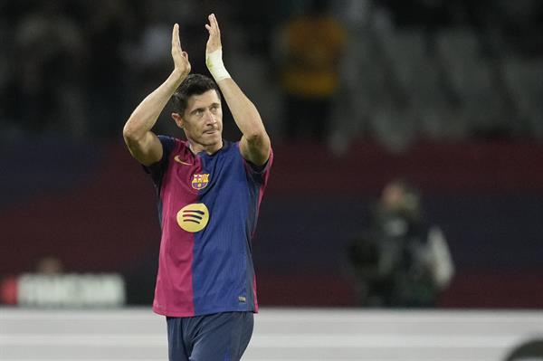 Robert Lewandowski festeja el triunfo del Barcelona contra Getafe. Foto: EFE