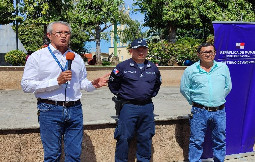 El director regional de MiAmbiente en Chiriquí, Ernesto Ponce, hizo un llamado para proteger  las fuentes hídricas. Foto. Cortesía de MiAmbiente