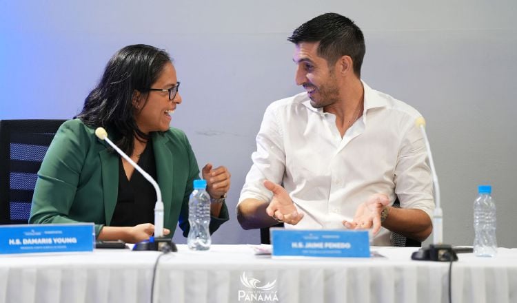 Damaris Young, presidenta del Comité Olímpico de Panamá (COP) y  Jaime Penedo, director técnico de Pandeportes. Foto: Cortesía