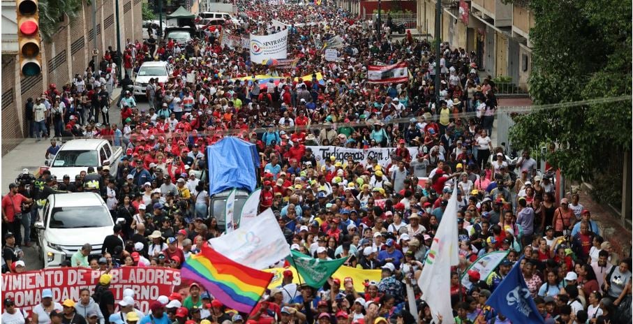 Venezolanos a favor y en contra del Gobierno se pronuncian en las calles. Foto: EFE