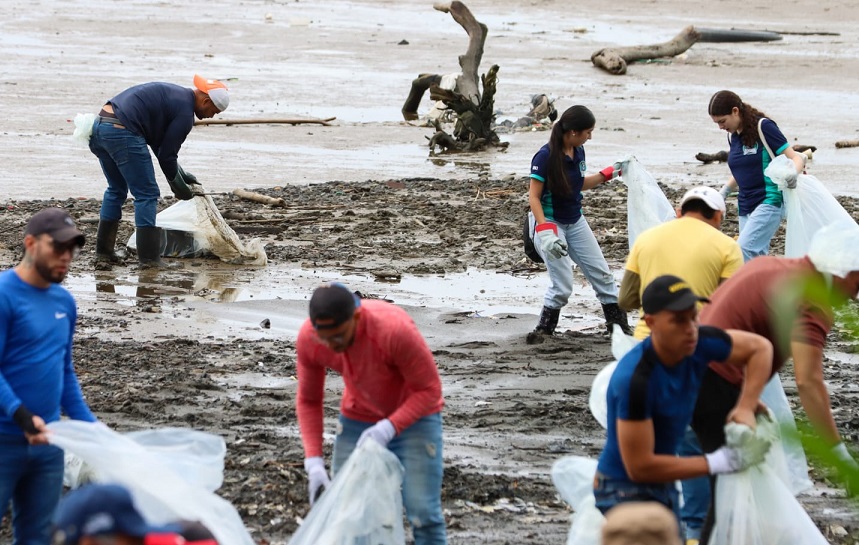 El objetivo de esta actividad es generar conciencia sobre la necesidad de mantener los océanos libres de desechos y proteger la biodiversidad marina. Cortesía