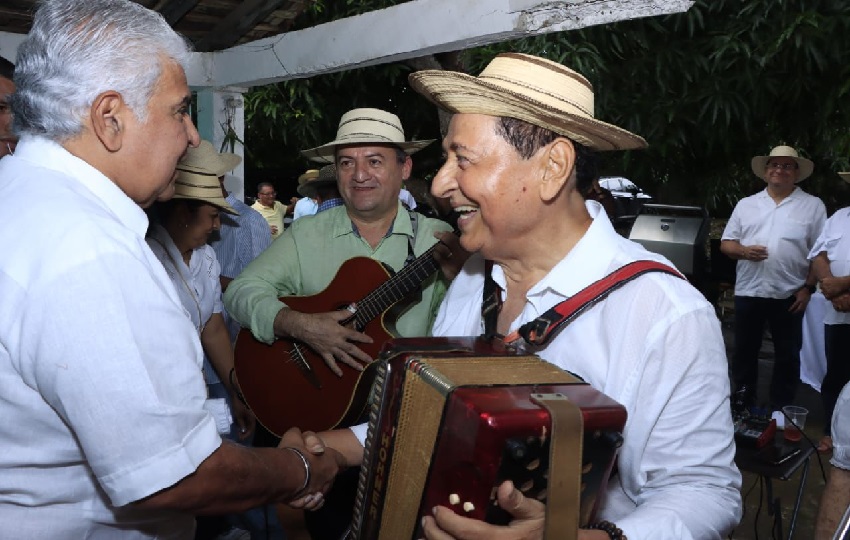 El presidente José Raúlñ Mulino, llegó a Guararé que celebra el aniversario 75 del Festival Nacional de la Mejorana. Foto. Cortesía