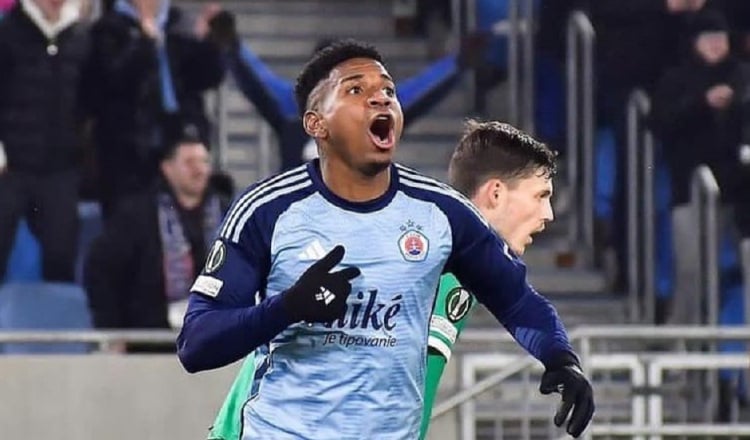 El panameño César Blackman del Slovan Bratislava. Foto: Instagram