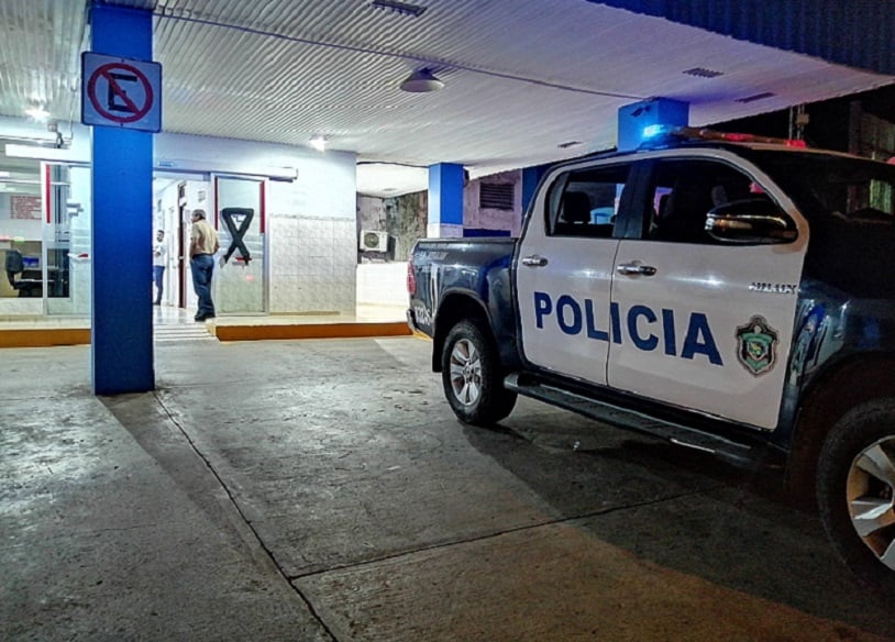  la Policía Nacional fue dada por vecinos tras escuchar disparos dentro del minisúper. Foto: Eric A. Montenegro