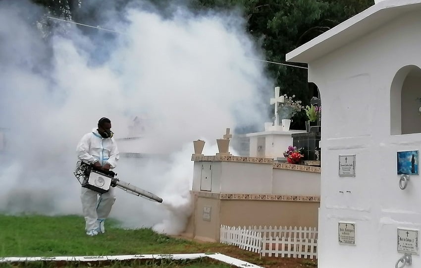 Se informó que se llevarán a cabo una serie de trabajos de limpieza dentro de los campos santos, con el fin de garantizar la salud de quienes asistan. Foto. Thays Domíngez