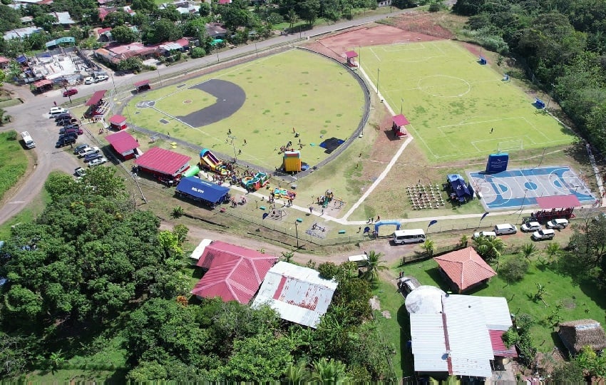 Este complejo deportivo tuvo un costo de un millón 171 mil 628 dólares con 73 centésimos y cuenta con un campo de béisbol infantil con sistema de drenaje y acople con sistema pluvial existente, caseta de jugadores con baño, ducha y vestidor. Foto. Diomedes Sánchez