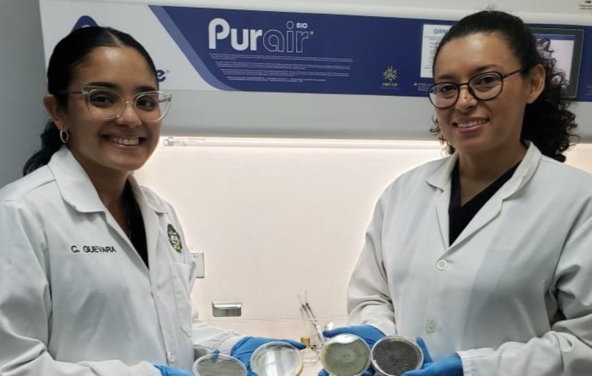 Carolina Guevara, técnico de laboratorio y la Dra. en biociencia, Gesabel Navarro, participaron en la investigación. Fanny Arias