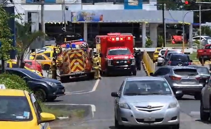 Bomberos actuaron rápidamente, brindando los primeros auxilios al afectado. Foto: Thays Domínguez.