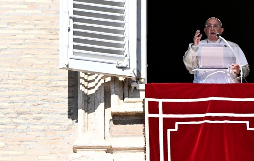 El papa Francisco durante el Ángelus en el Vaticano. Foto: EFE