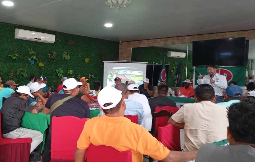 Roberto Henríquez se reunió este fin de semana con convencionales de Darién. Foto: Cortesía