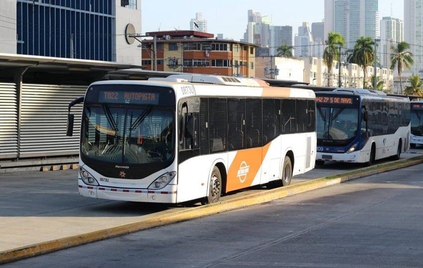 Los usuarios se quejan constantemente por la falta de buses. Foto: Archivo