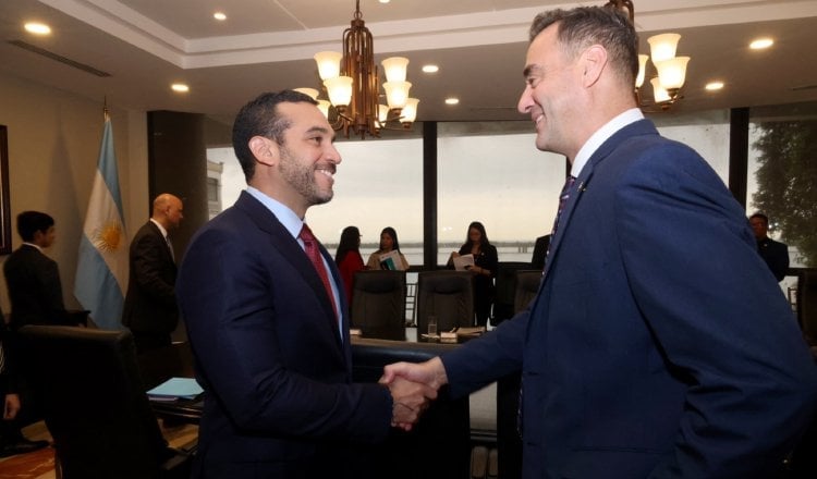 El vicecanciller Carlos Ruiz-Hernández recibió al subsecretario de Asuntos Americanos de Argentina, Mariano Vergara.  Cortesía 