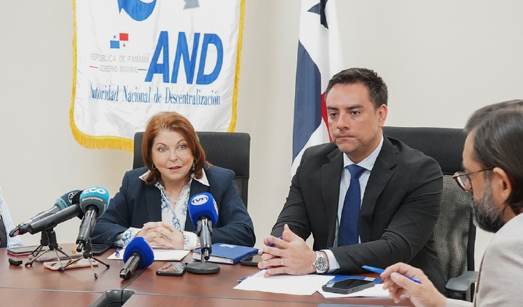 Roxana Méndez realizó una conferencia de prensa para anunciar las medidas. Cortesía