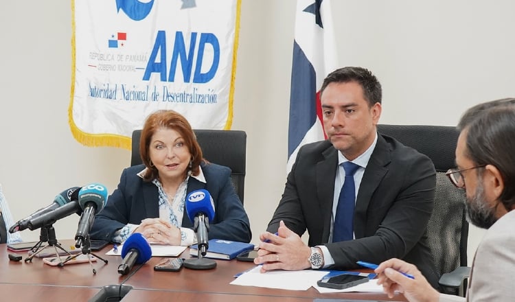 Roxana Méndez realizó una conferencia de prensa para anunciar las medidas. Cortesía