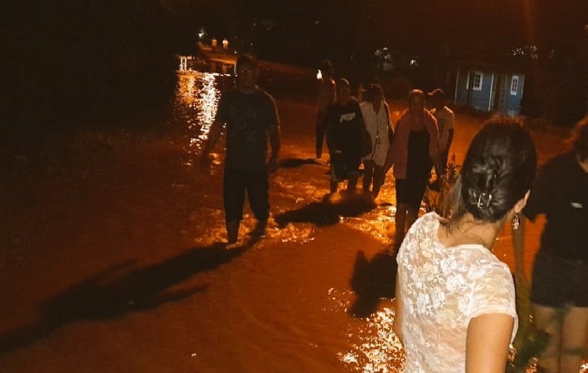 El río La Villa se salió de su cauce, provocando inundaciones en la barriada Villa Bonita. Foto. Sinaproc