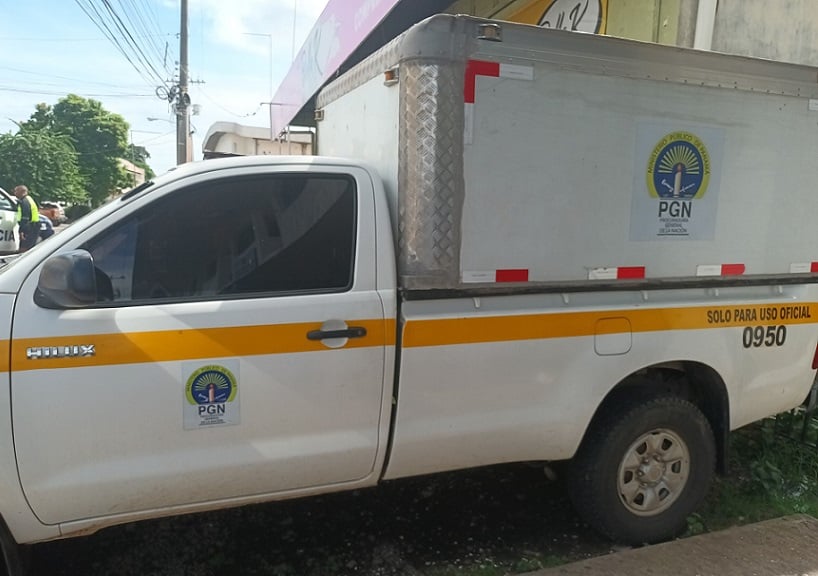 El cadáver fue trasladado hacia la morgue judicial de Veraguas. Foto: Melquiades Vásquez.