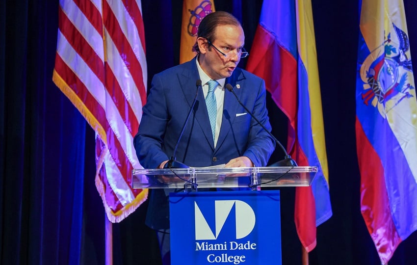 El canciller de Panamá, Javier Martínez-Acha, habla durante el IX Diálogo Presidencial sobre el tema 'Democracia de ciudadanos y migraciones'. Foto: EFE