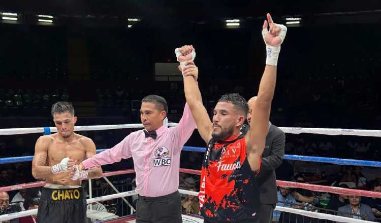 Hibrahim Valdespino festeja su triunfo contra Daniel 'Chato' Lezcano. Foto; Hibrahim Valdespino, festeja su triunfo.  Foto: @hibrahim.v