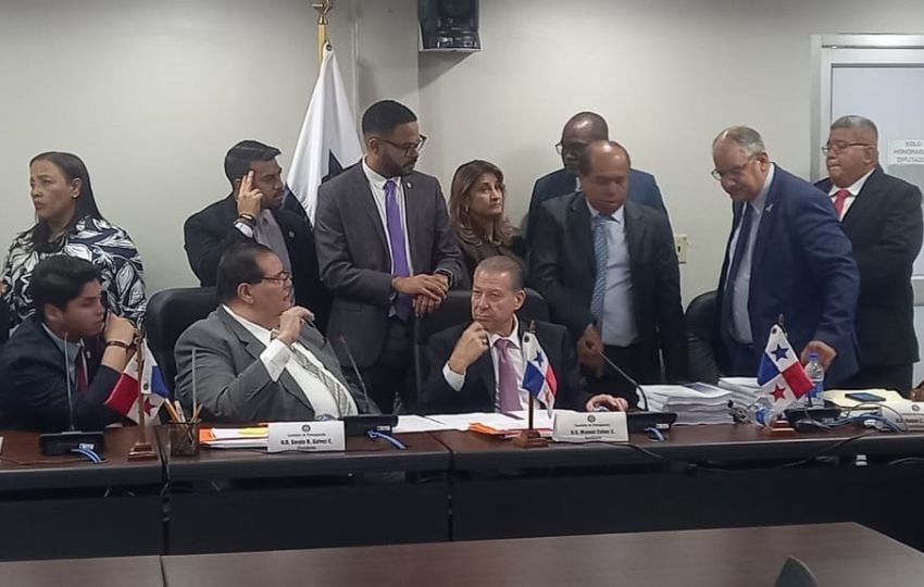 Reunión de la Comisión de Presupuesto de la Asamblea Nacional. Foto: Francisco Paz