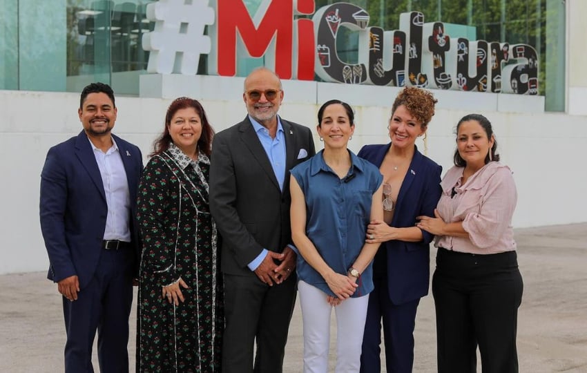 Erika Ender junto a directivos de la institución. Foto: Ministerio de Cultura