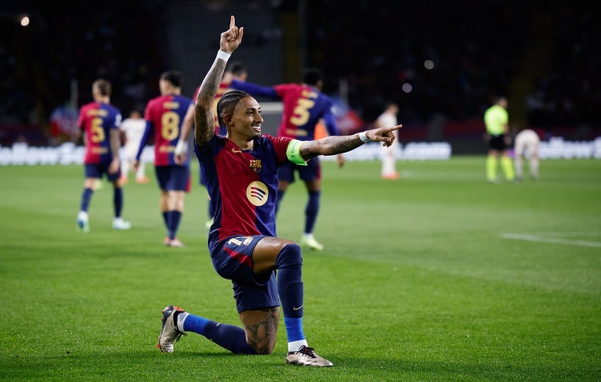 Raphinha festeja el primer gol del Barcelona. Foto: EFE