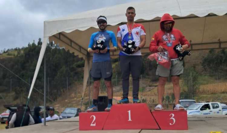 Abelardo Serrano ganó en su categoría, en una media maratón en Canadá.