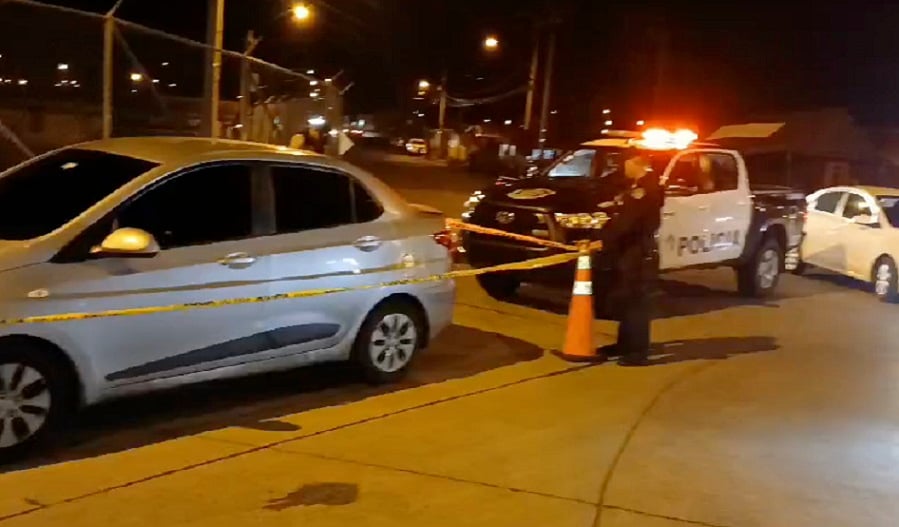 Un conductor de un automóvil ha sido detenido por la Policía, sospechoso de estar vinculado al crimen. Foto: Eric A. Montenegro.