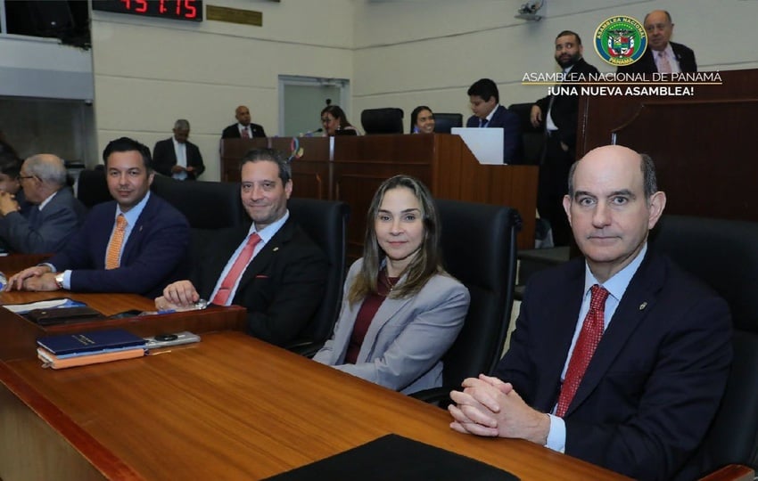 El ministro Felipe Chapman durante el segundo debate del proyecto de Ley 143. Foto: Cortesía