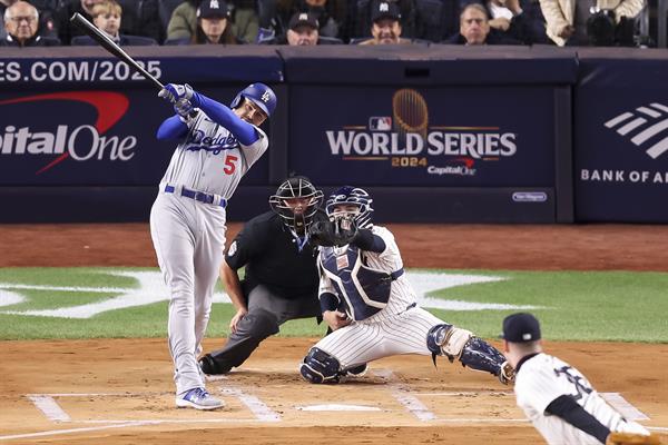 Freddie Freeman conectó un cuadrangular en el primer episodio del tercer juego de la Seri Mundial contra los Yanquis. Foto:EFE