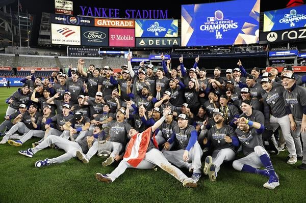 Dodgers festejan el título obtenido al ganar la serie ante los Yanquis de Nueva York. Foto:EFE